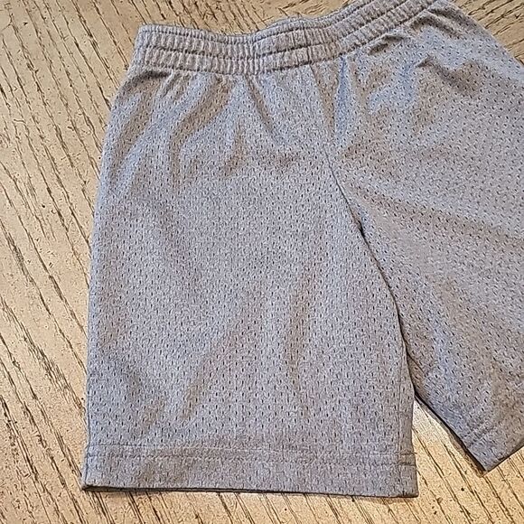 Gray Nike shorts size 6 - Picture 2 of 6